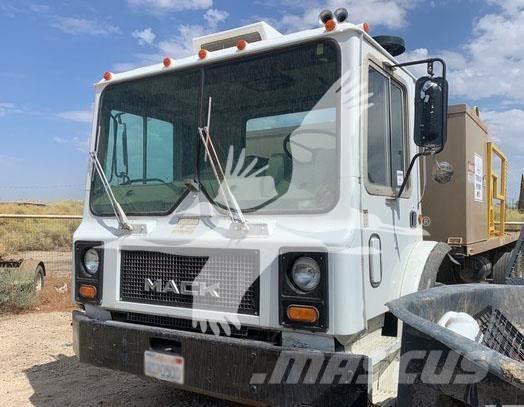 Mack MR685 Camiones de cama baja