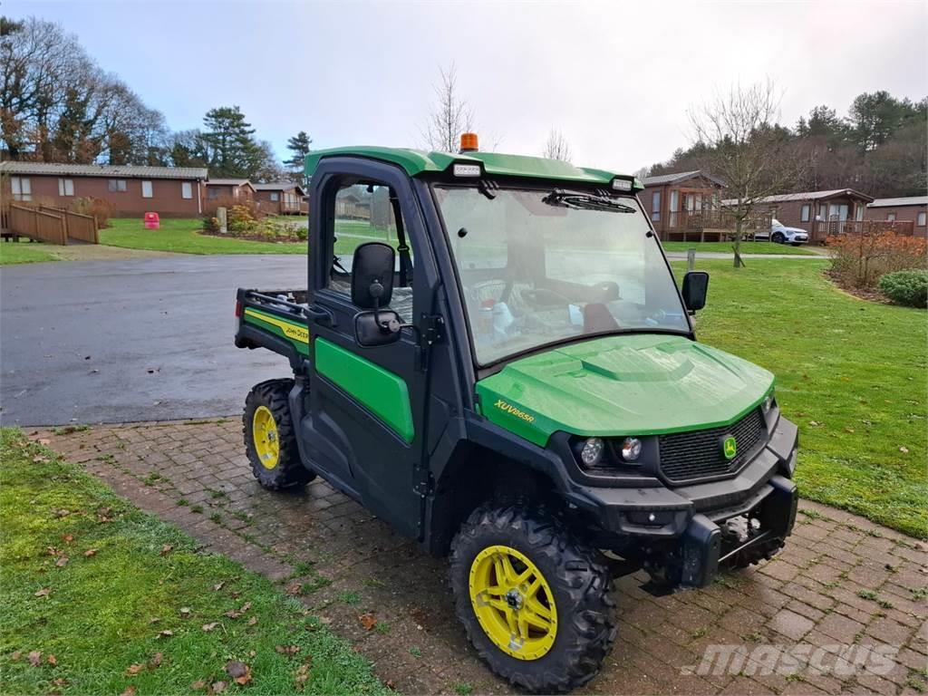 John Deere XUV865R Maquinarias para servicios públicos