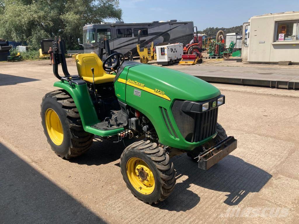 John Deere 3720 Tractores