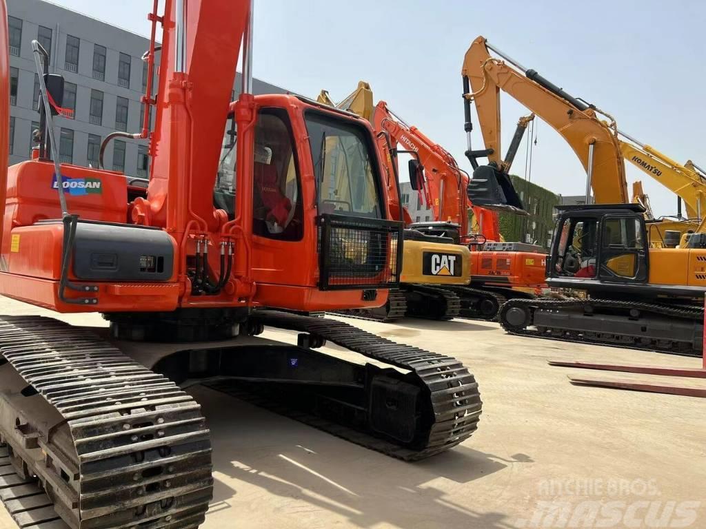 Doosan DX 225 Excavadoras sobre orugas