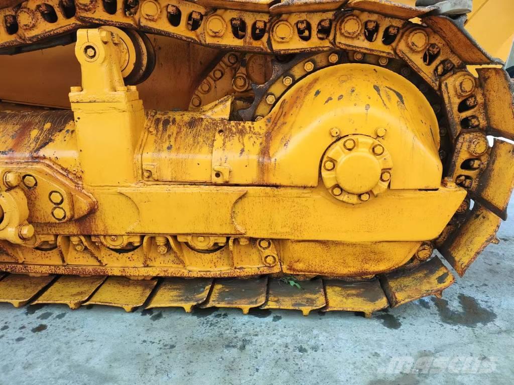 CAT D7G Buldozer sobre oruga