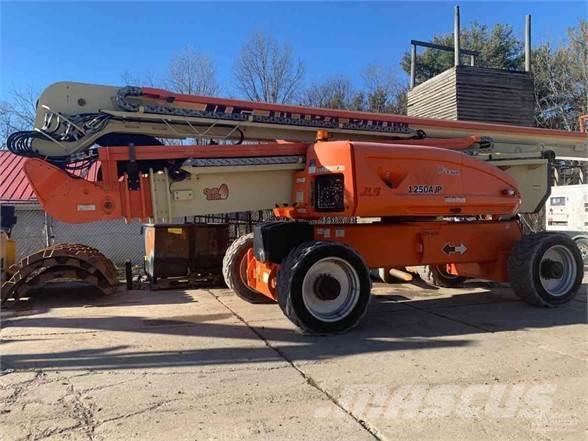 JLG 1250AJP Plataformas con brazo de elevación manual