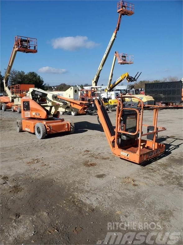 JLG E400AJPN Plataformas con brazo de elevación manual