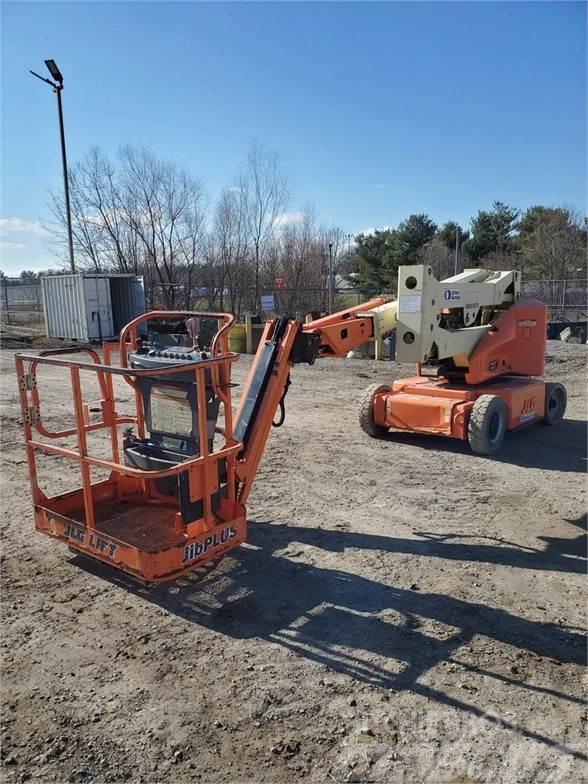 JLG E400AJPN Plataformas con brazo de elevación manual