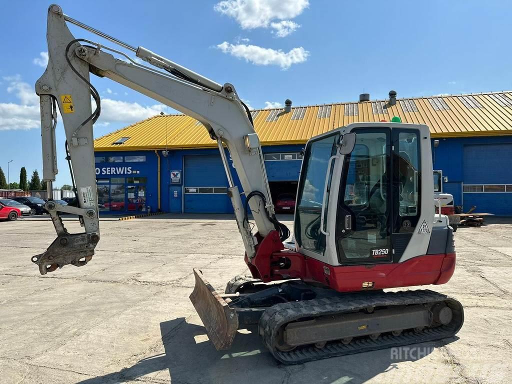 Takeuchi TB250 Excavadoras sobre orugas