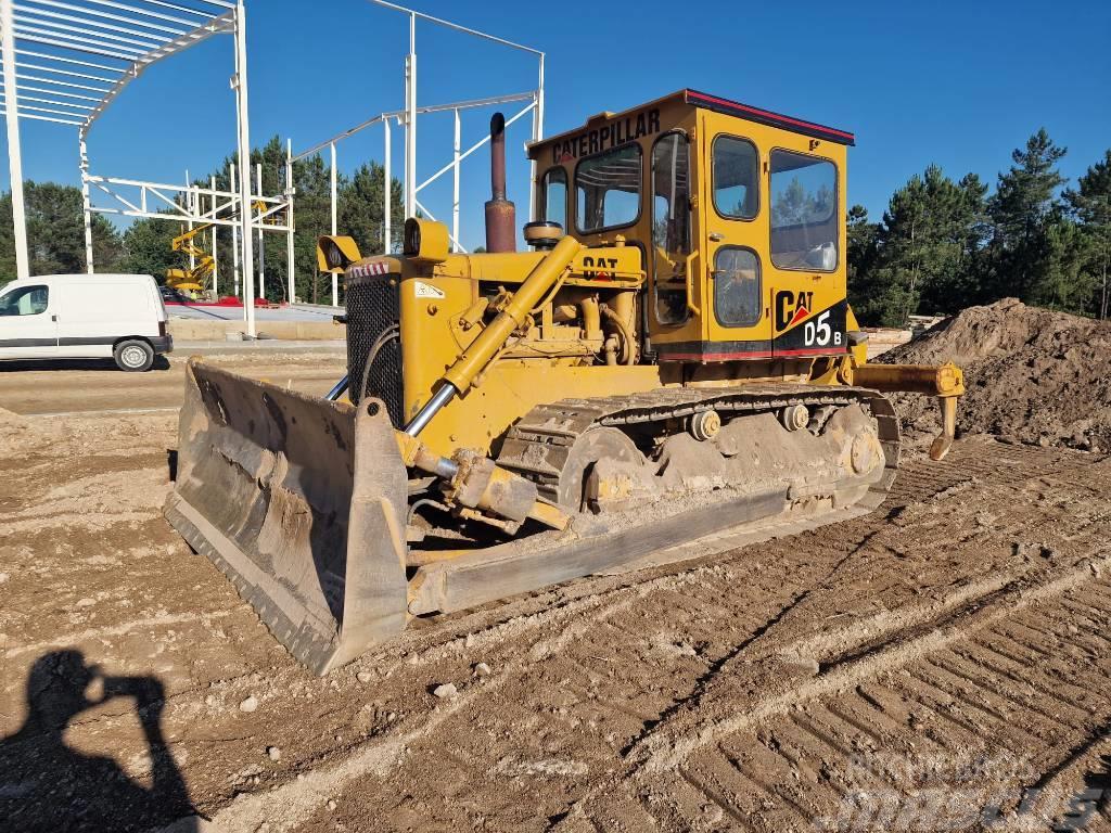 CAT D 5 Buldozer sobre oruga