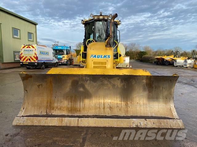 Komatsu D61PXI-24 Buldozer sobre oruga