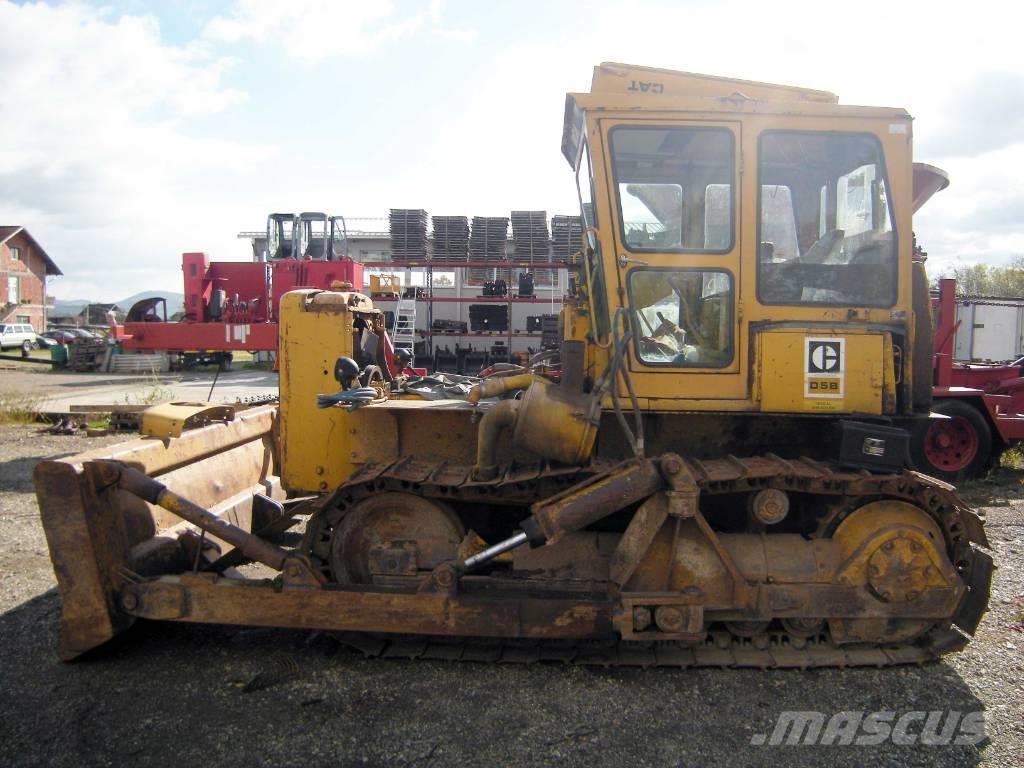 CAT D5B Buldozer sobre oruga