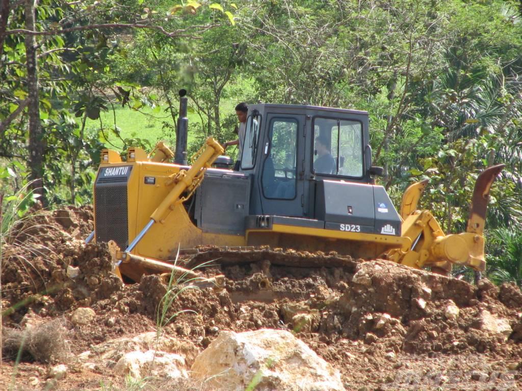 Shantui SD23 Buldozer sobre oruga