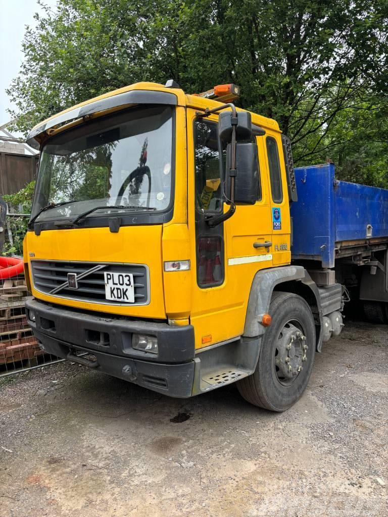 Volvo FL 220 Camiones de cama baja