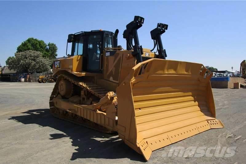 CAT D8R Buldozer sobre oruga