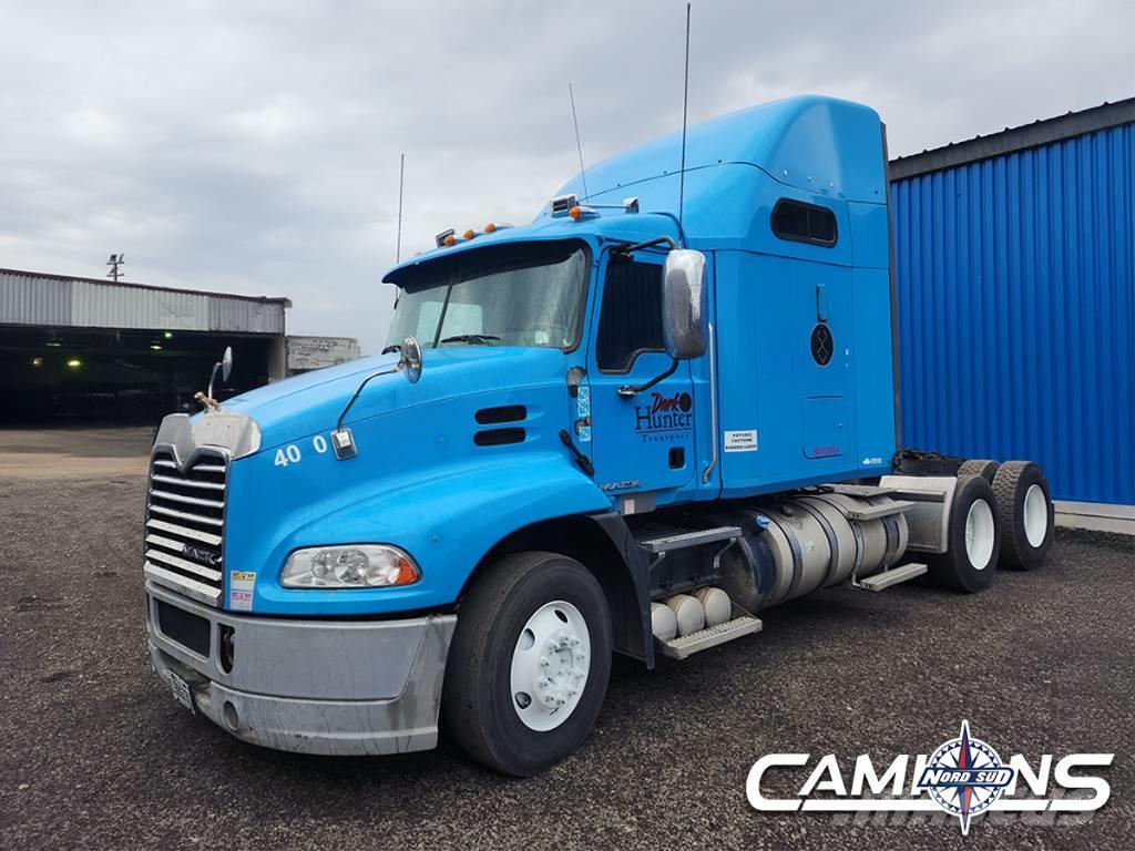 Mack 600 Camiones con chasís y cabina