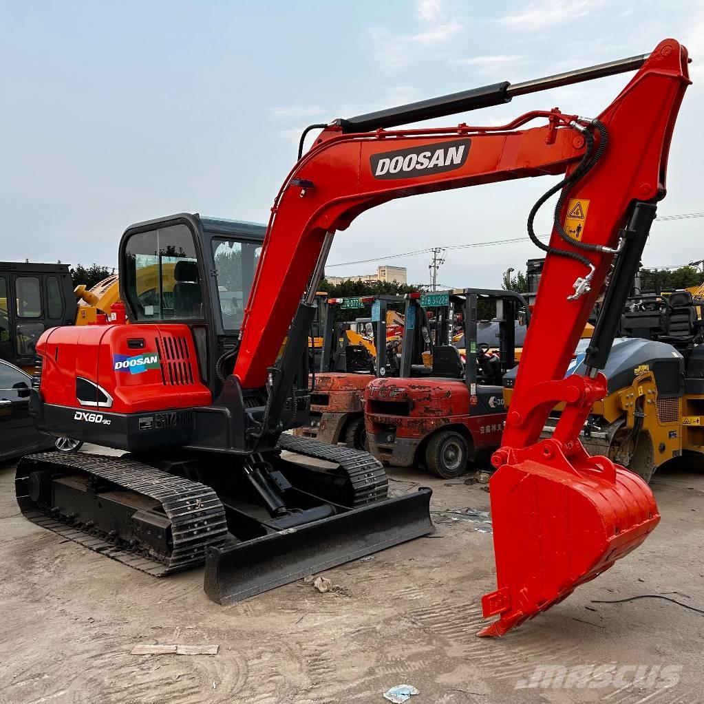 Doosan DX60 Excavadoras sobre orugas