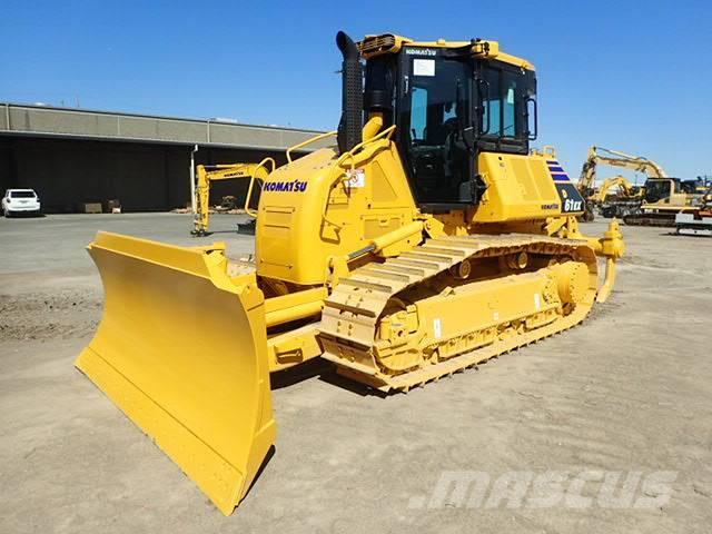 Komatsu D61EX-24 Buldozer sobre oruga