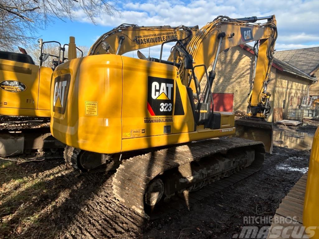 CAT 323 Nextgen Excavadoras sobre orugas