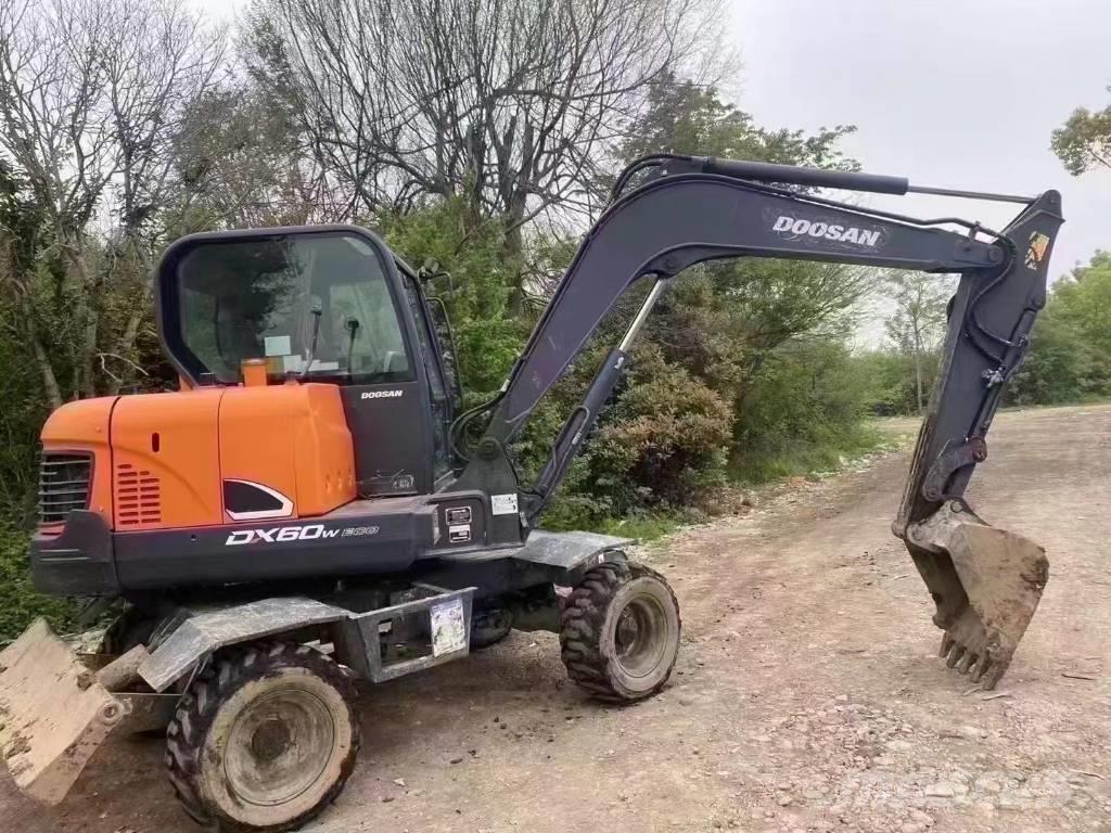 Doosan dx60w Excavadoras de ruedas