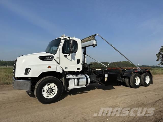 Freightliner 114SD Otros