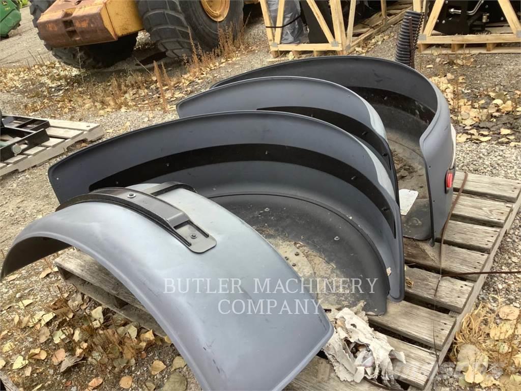 CAT 140M3REARFENDER Otros