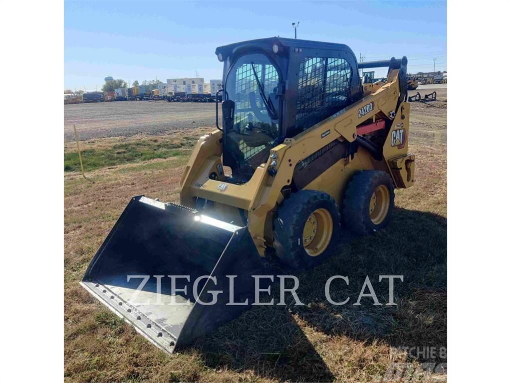 CAT 242D3 Minicargadoras