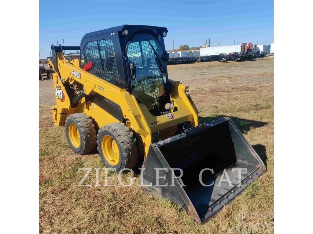 CAT 242D3 Minicargadoras