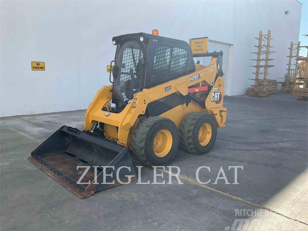 CAT 242D3 Minicargadoras