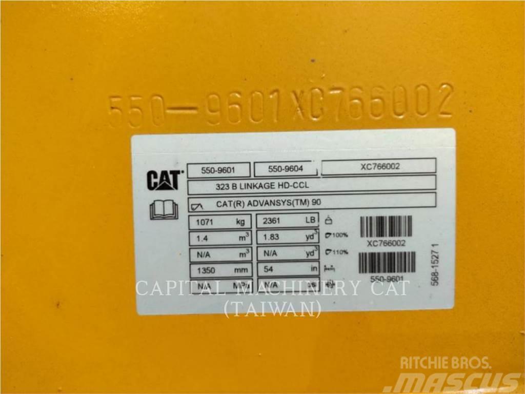 CAT 323 Cucharones