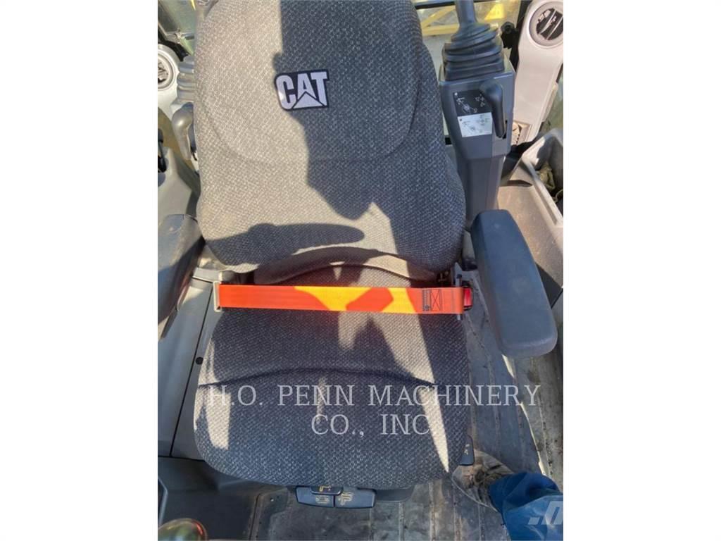 CAT 430F2ST Retrocargadoras