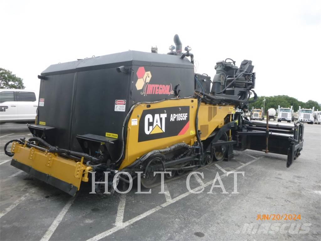 CAT AP1055F Asfaltadoras