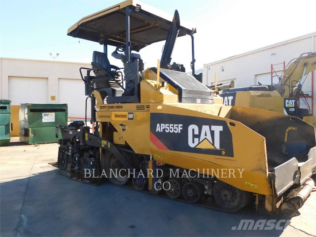 CAT AP555F Asfaltadoras