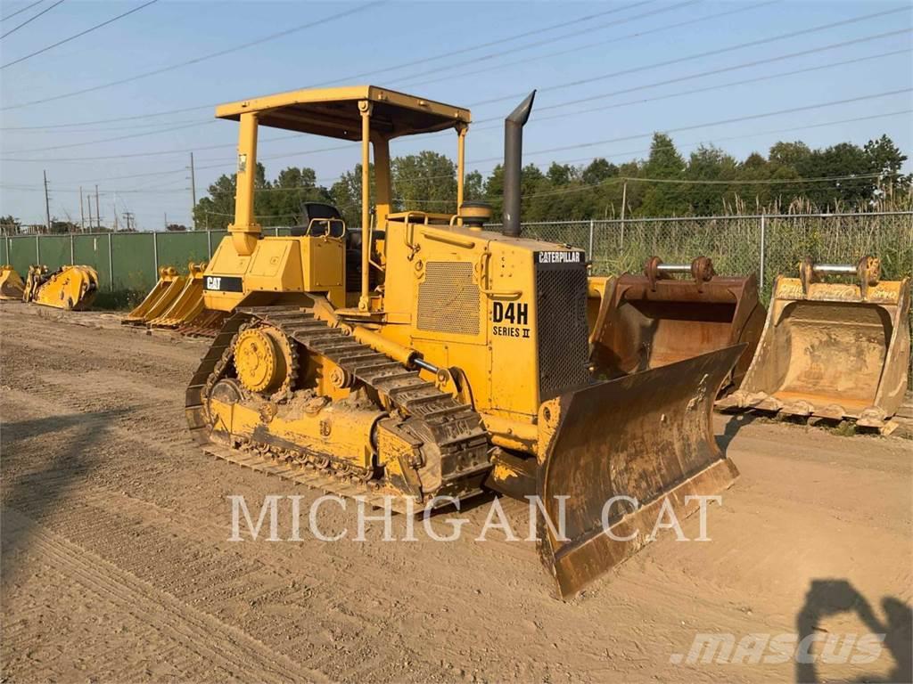 CAT D4H Buldozer sobre oruga