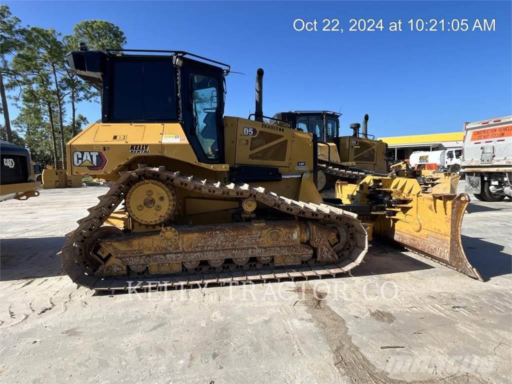 CAT D5 Buldozer sobre oruga