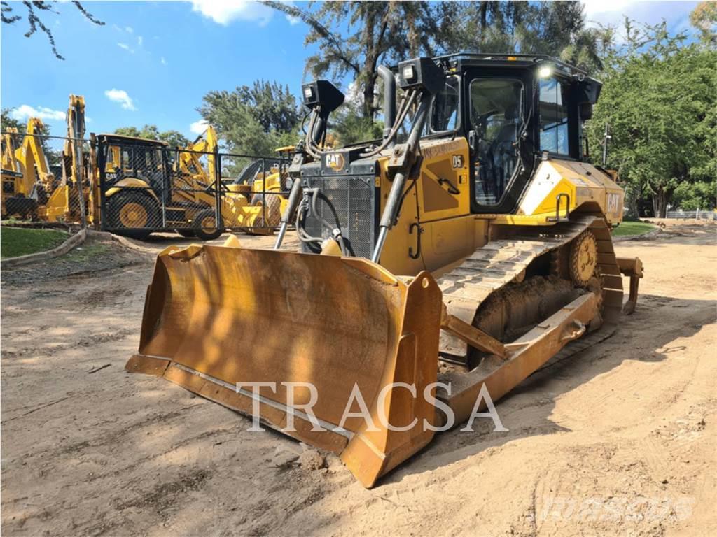 CAT D5 Buldozer sobre oruga