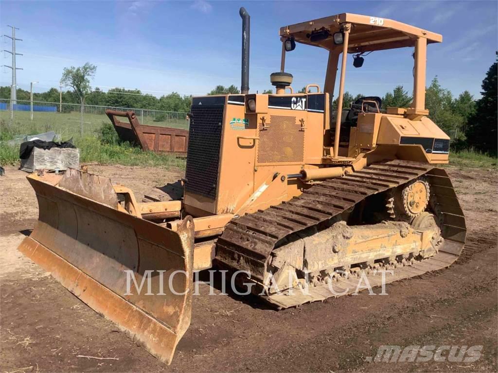 CAT D5ML Buldozer sobre oruga