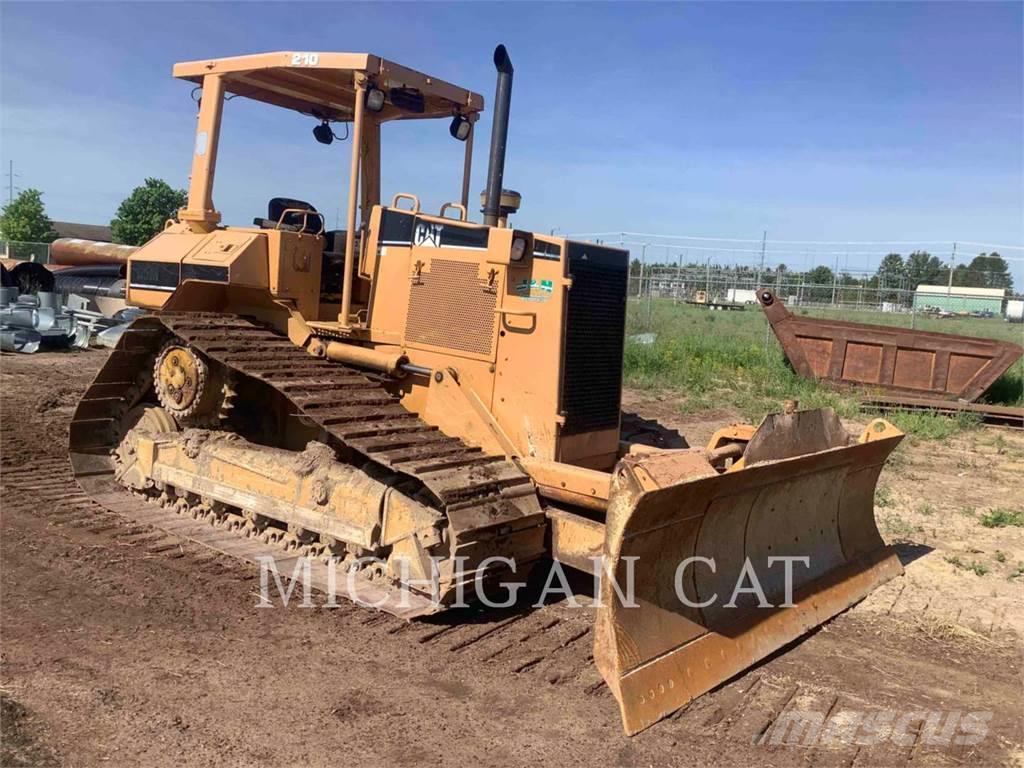 CAT D5ML Buldozer sobre oruga