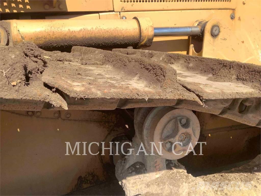 CAT D5ML Buldozer sobre oruga