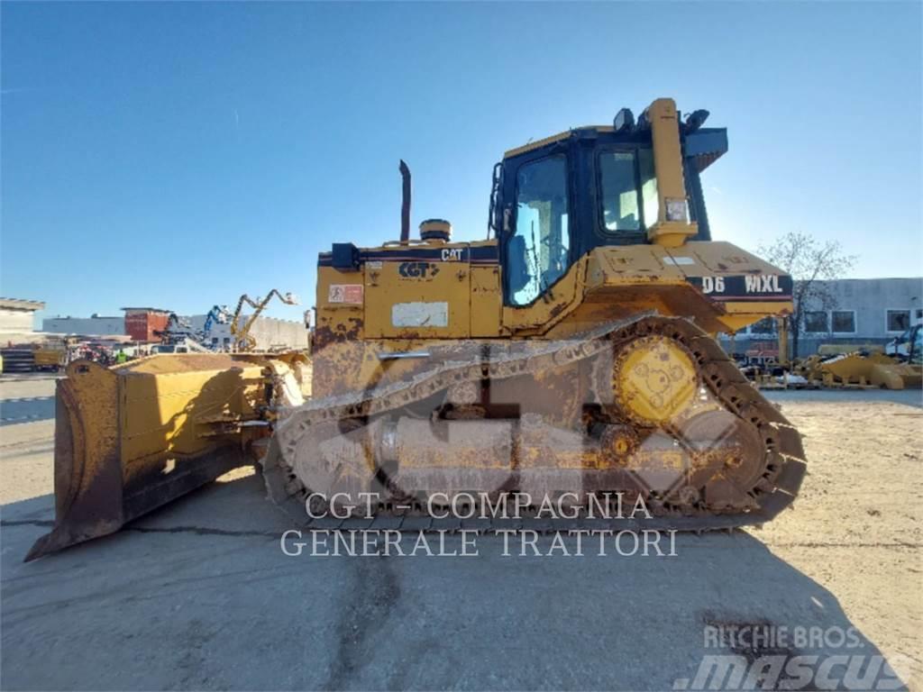 CAT D6M Buldozer sobre oruga