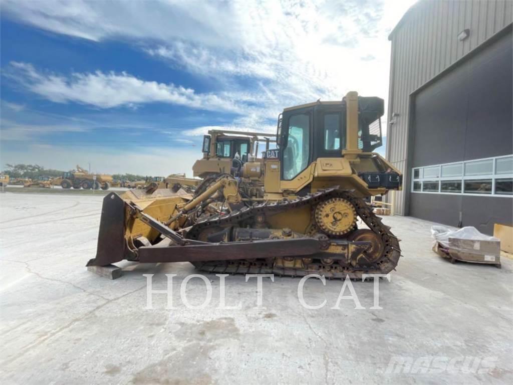 CAT D6M Buldozer sobre oruga