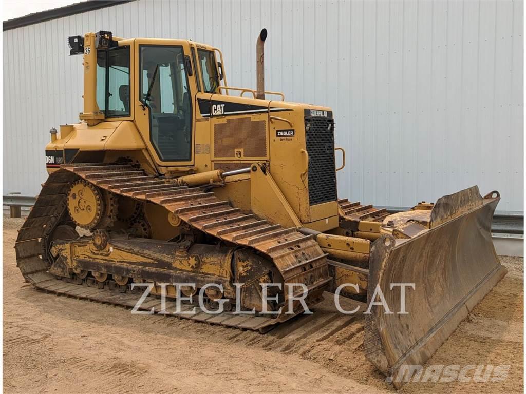 CAT D6N Buldozer sobre oruga