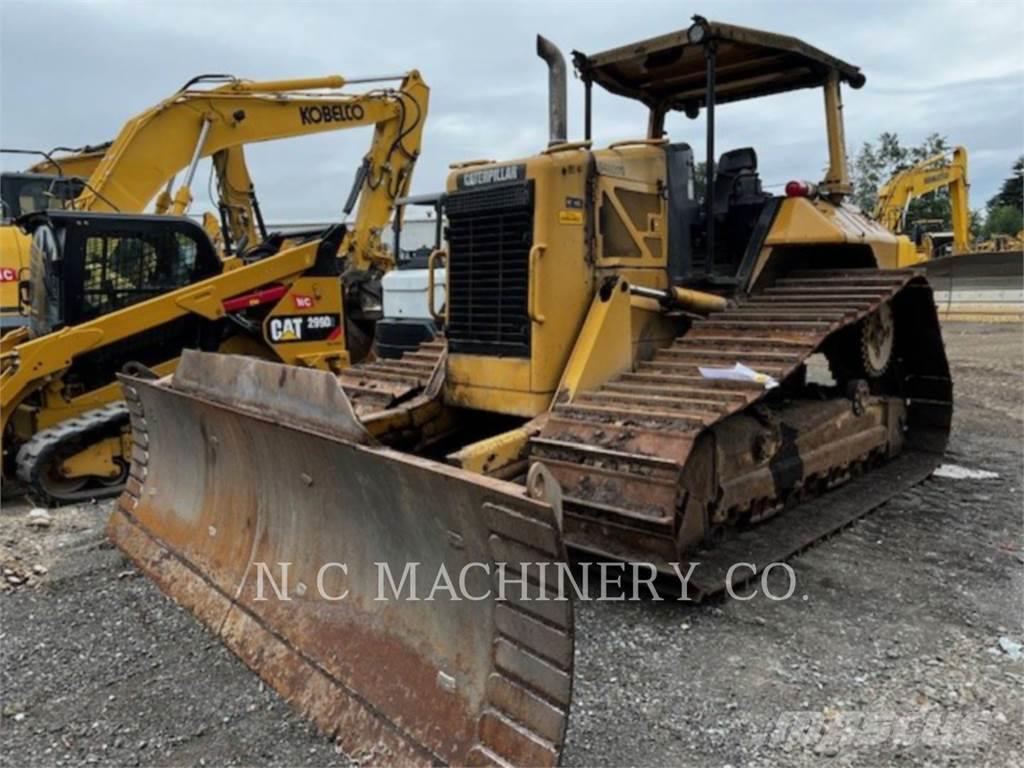 CAT D6N Buldozer sobre oruga