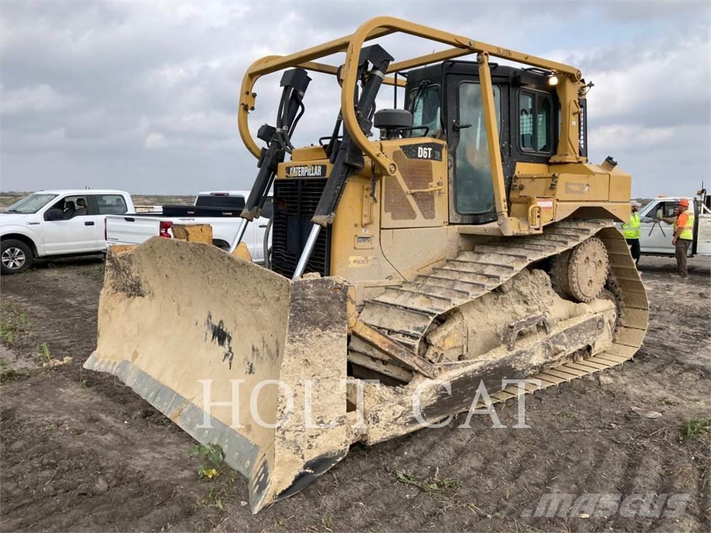 CAT D6T Buldozer sobre oruga