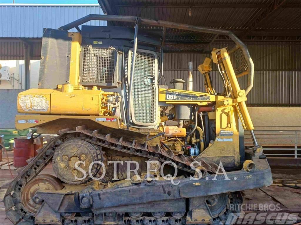 CAT D6T Buldozer sobre oruga