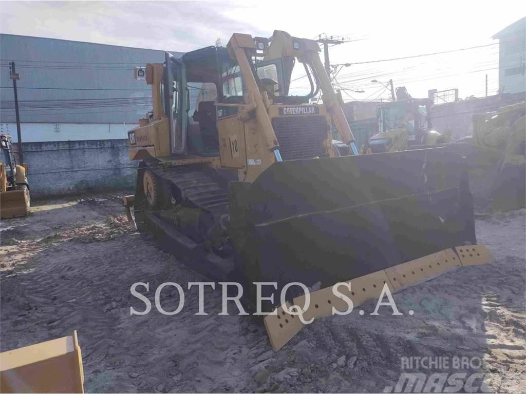 CAT D6T Buldozer sobre oruga