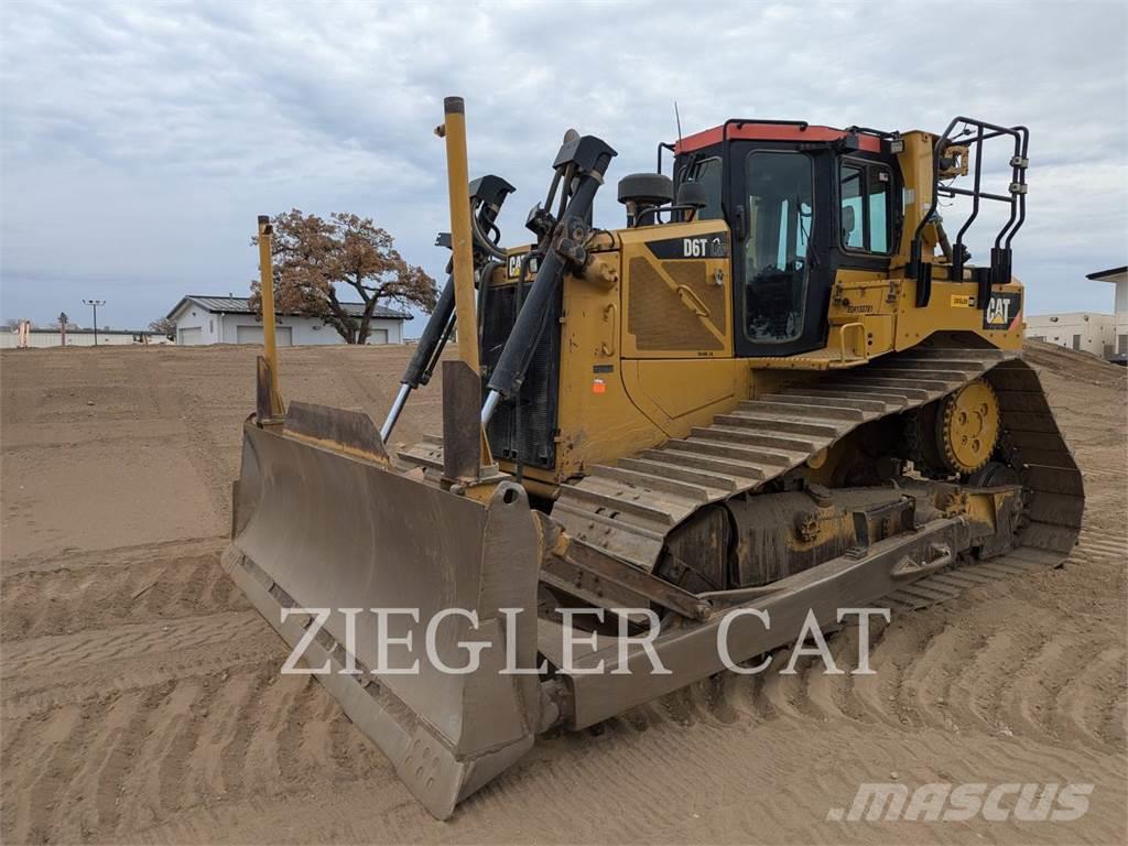 CAT D6T Buldozer sobre oruga