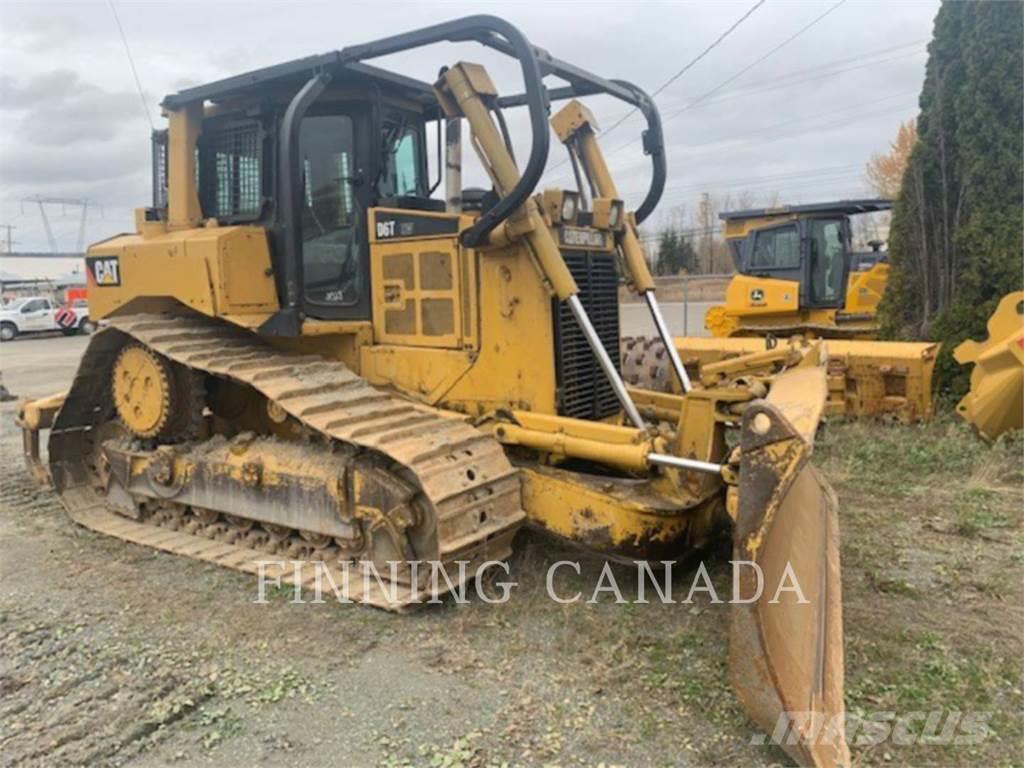 CAT D6T Buldozer sobre oruga