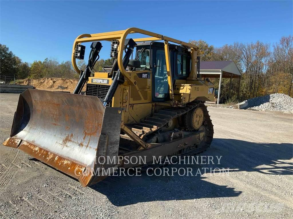 CAT D6T Buldozer sobre oruga