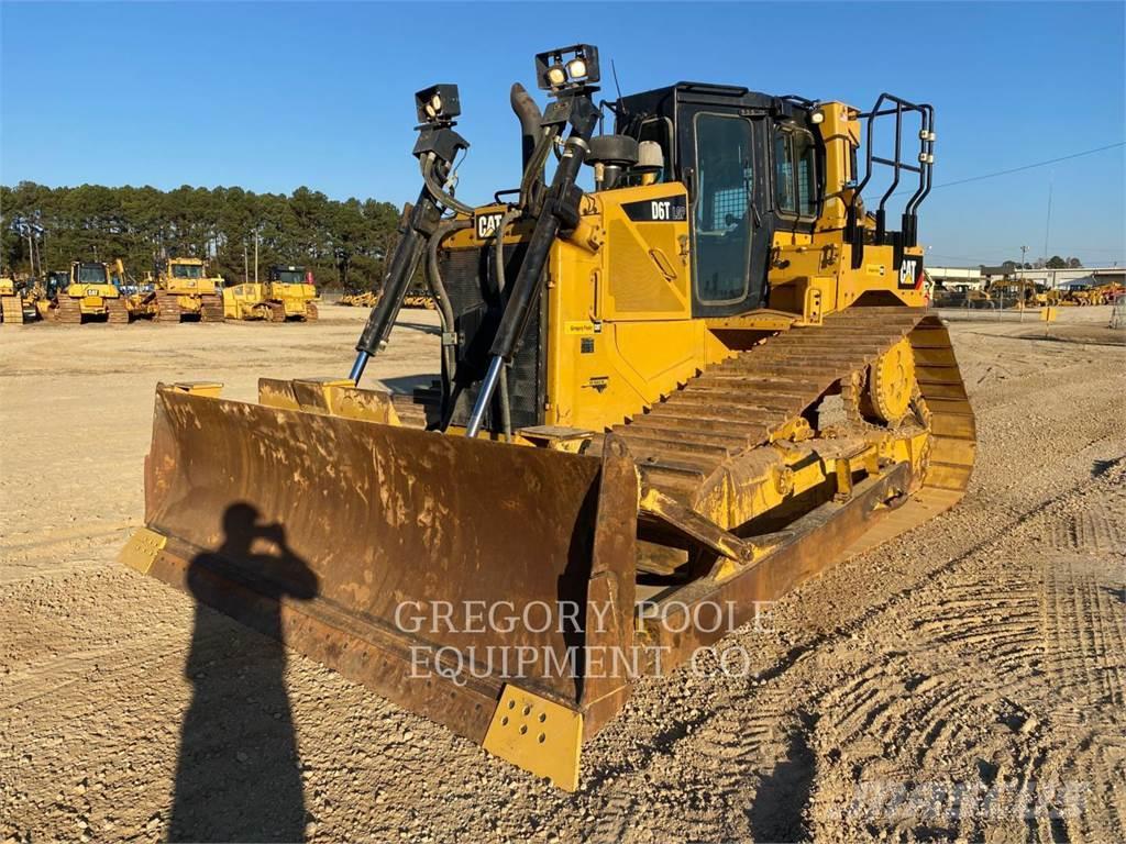 CAT D6T Buldozer sobre oruga