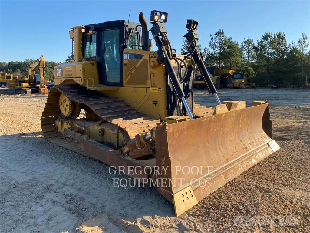 CAT D6T Buldozer sobre oruga