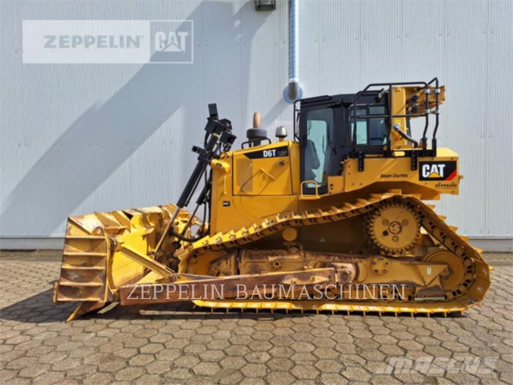 CAT D6TM Buldozer sobre oruga