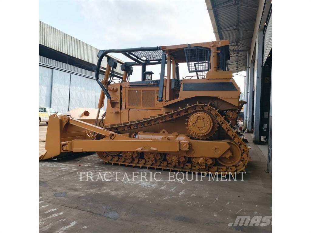 CAT D8N Buldozer sobre oruga