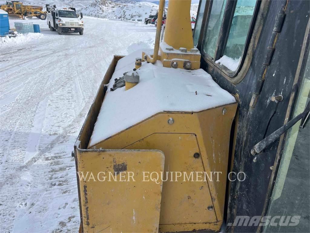 CAT D8R Buldozer sobre oruga